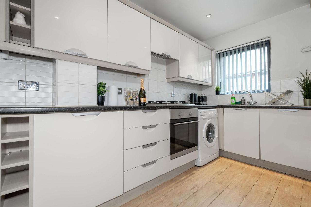 City Centre Townhouse - 3 Bedrooms - Garage - Parking - Top Rated Бирмингем Экстерьер фото